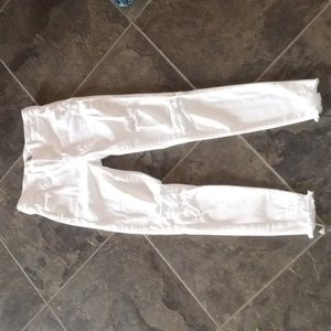 5/$25🩵American Eagle sz 2 jeans. White distressed